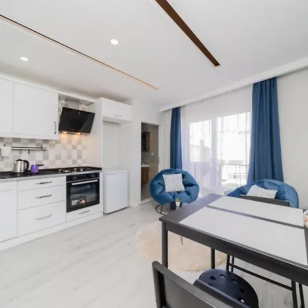 Comfy With Balcony In Muratpasa Апартаменты