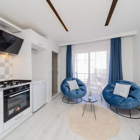 Comfy With Balcony In Muratpasa Апартаменты *